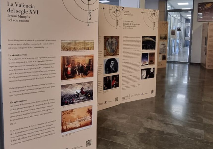 Imatge d'alguns dels panells de l'exposició a Gandia